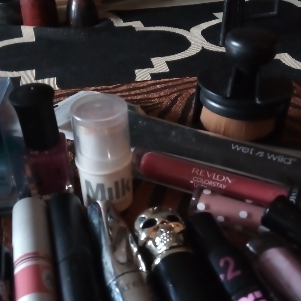 Makeup - Picture 2 of 4